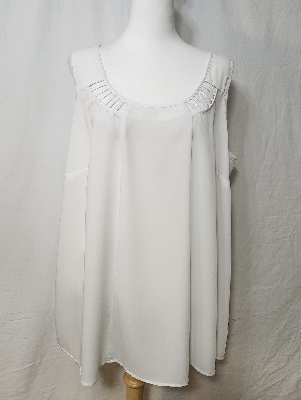 Penningtons White Sleeveless  Women's Top